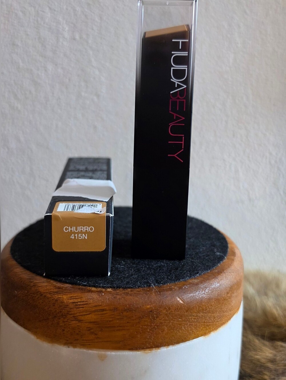 HUDA BEAUTY Foundation Stick - Churro 415N (Black Packaging)